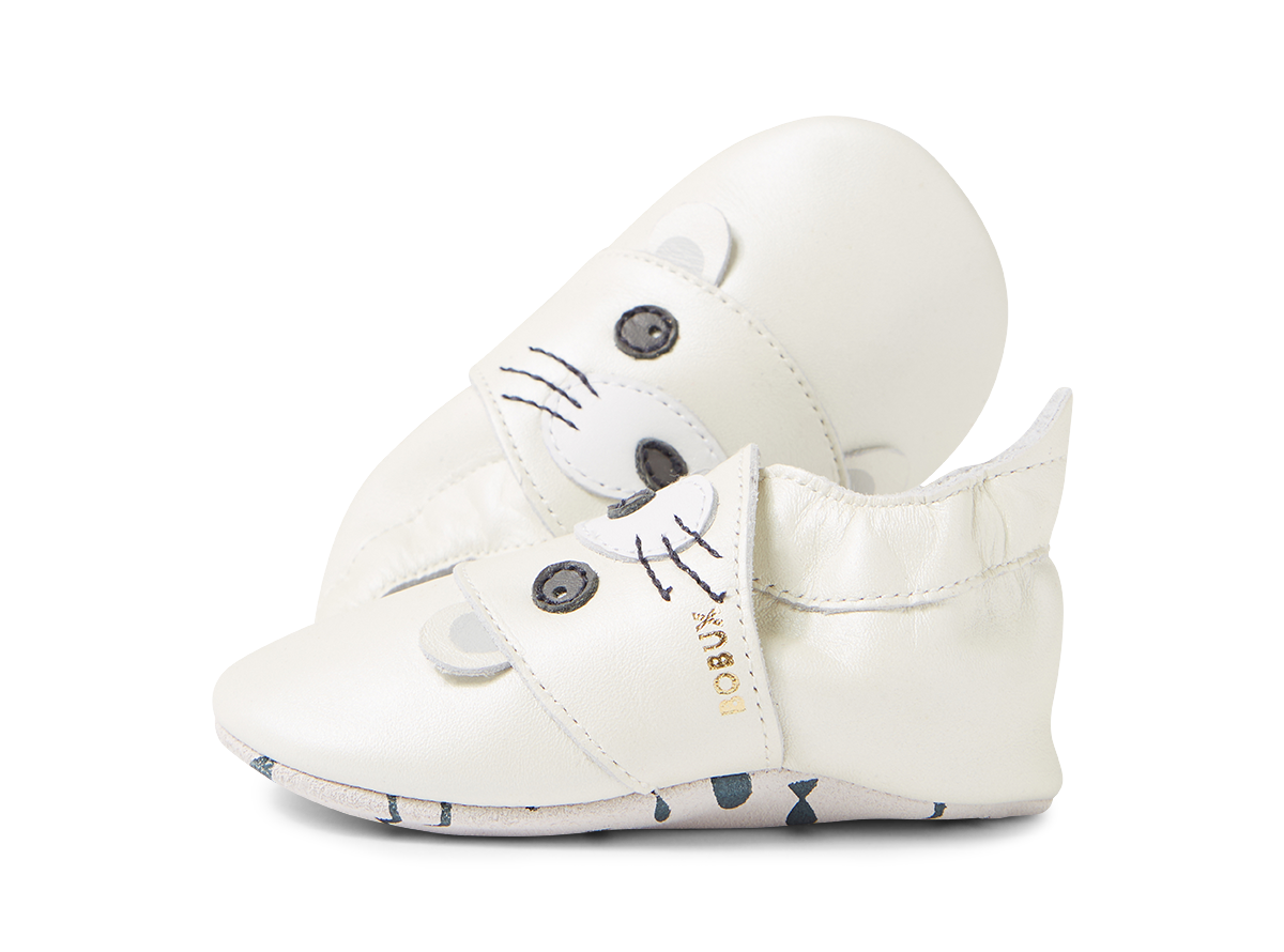 Ss Seal White Pearlised Leather Flat Shoes