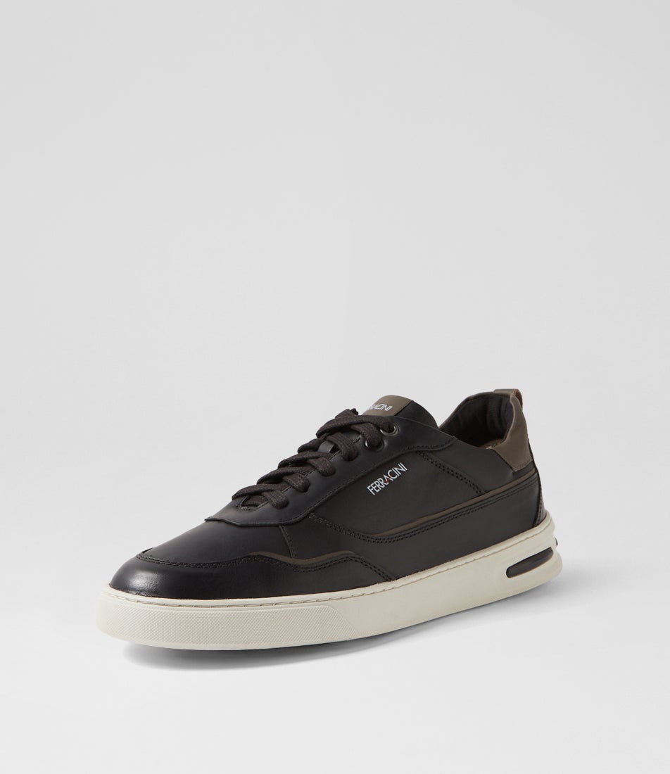 Valt Preto Leather Sneakers