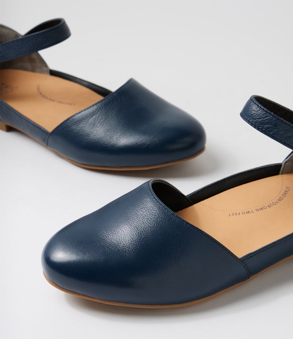 Cavalcade Xf Navy Leather Flat Shoes