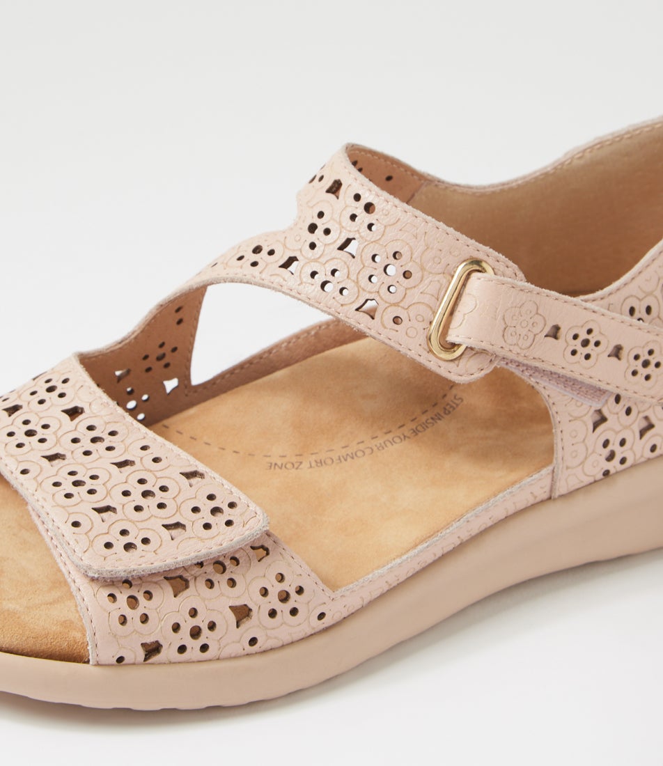 Bizza Xw Nude Almond Leather Sandals