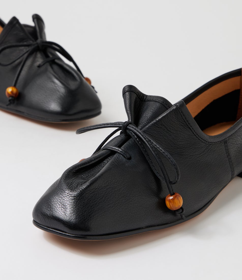 Pola Black Leather Ballet Flats