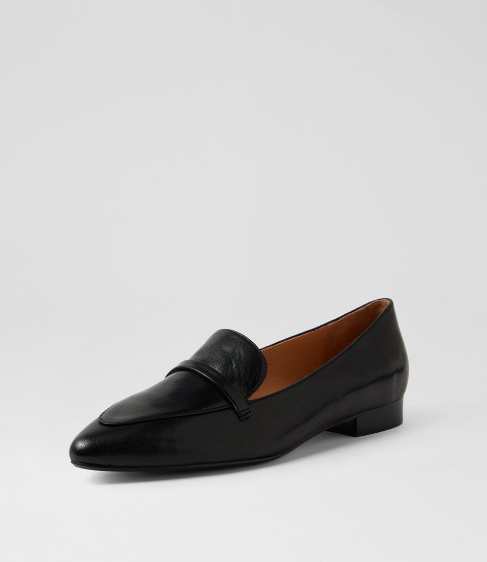 Daele Black Leather Flat Shoes