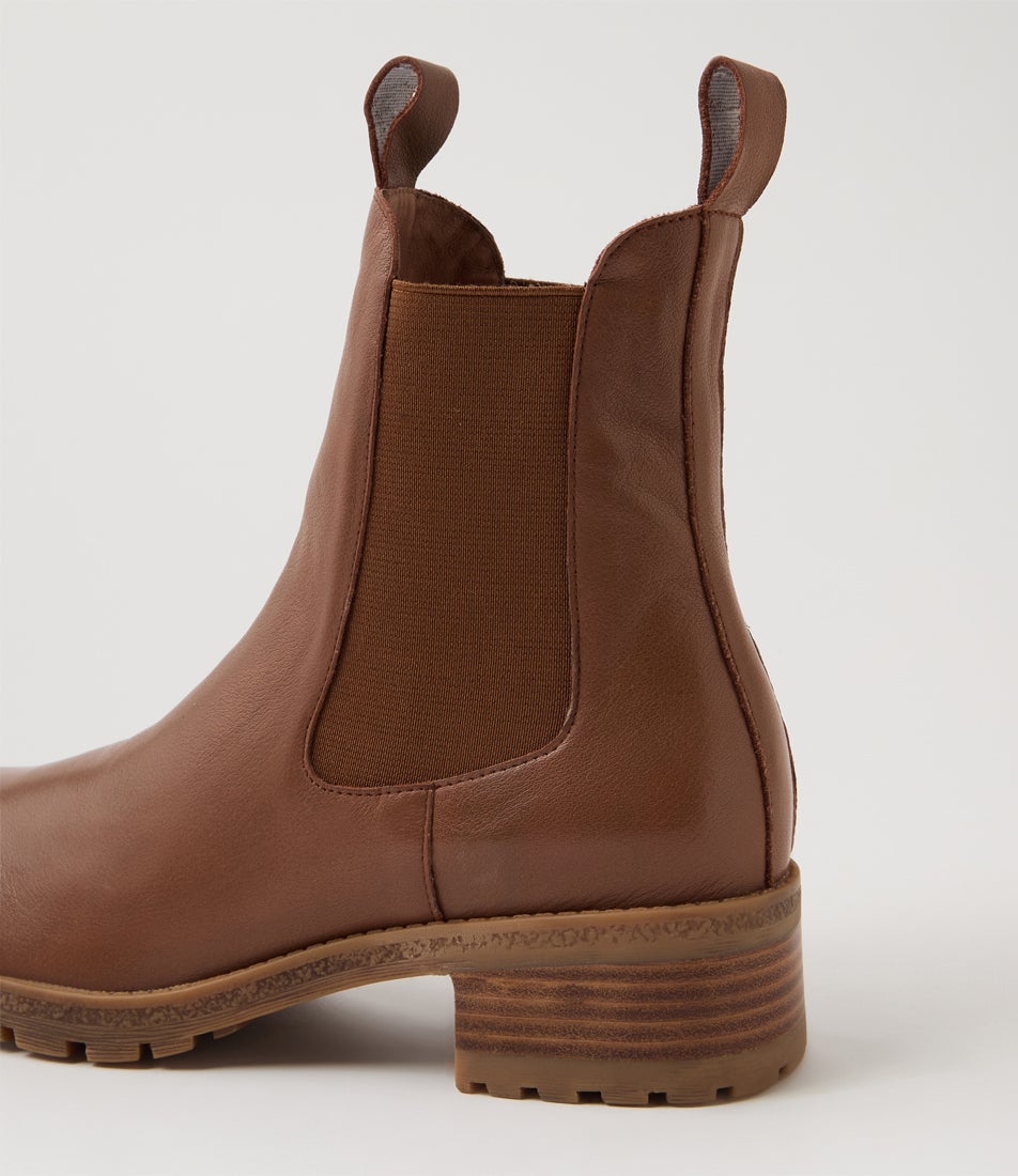 Medgar New Cognac Leather Chelsea Boots Medgar New Cognac Leather Chelsea Boots