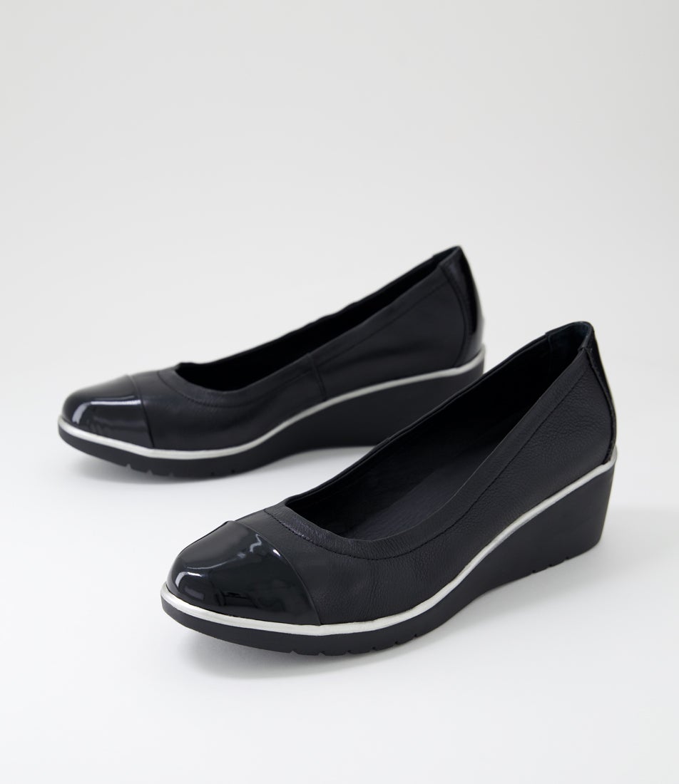 Udaxx Black Patent Leather Wedges