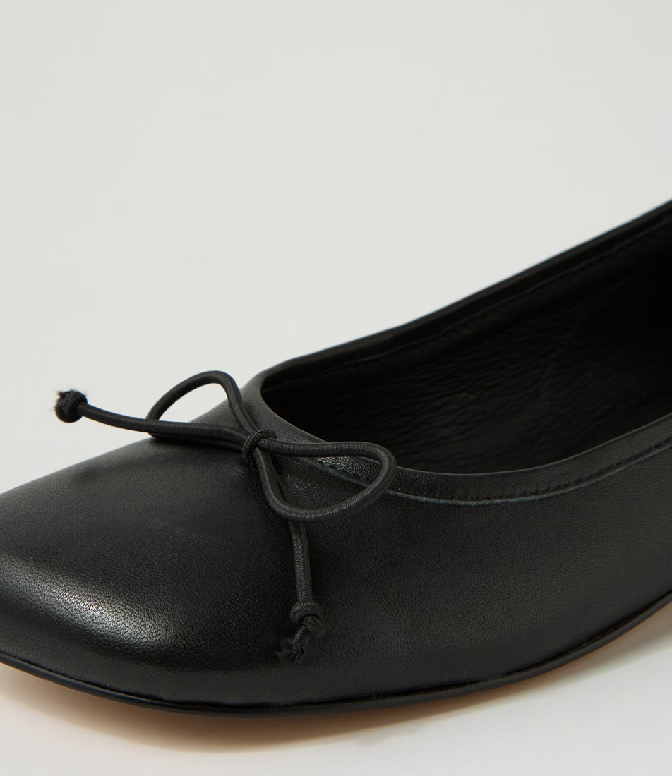 Pirela Black Leather Flat Shoes