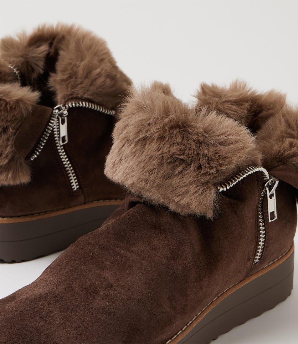 Omage Donkey Suede Ankle Boots