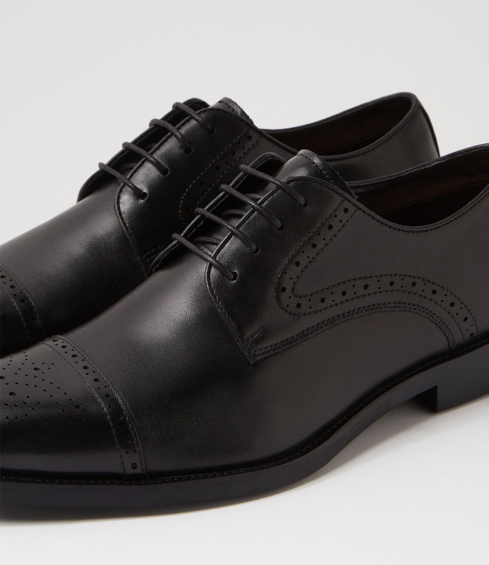 Wisdom Black Leather Flat Shoes