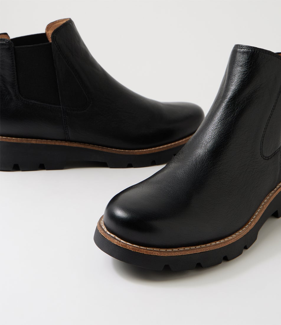 Dew Black Leather Chelsea Boots