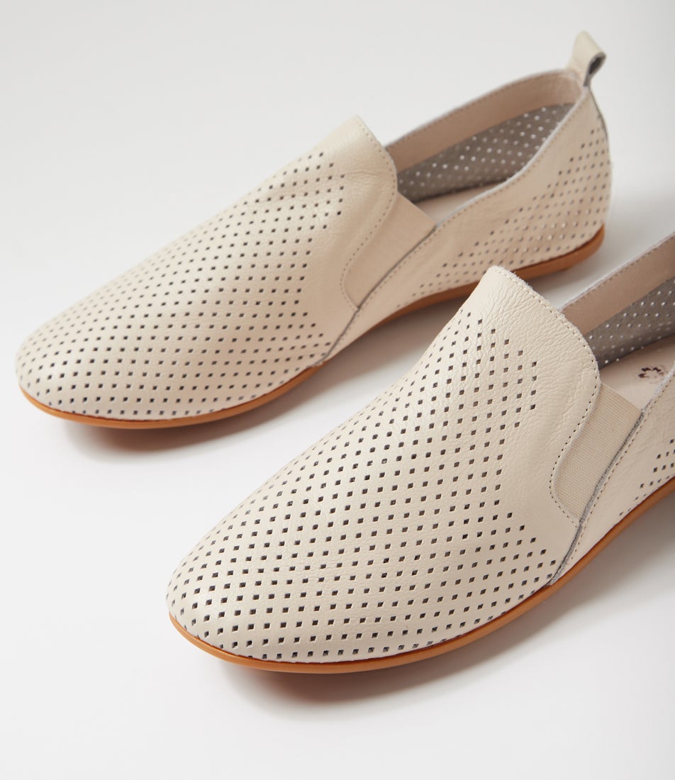 Bescara Milk Leather Flat Shoes