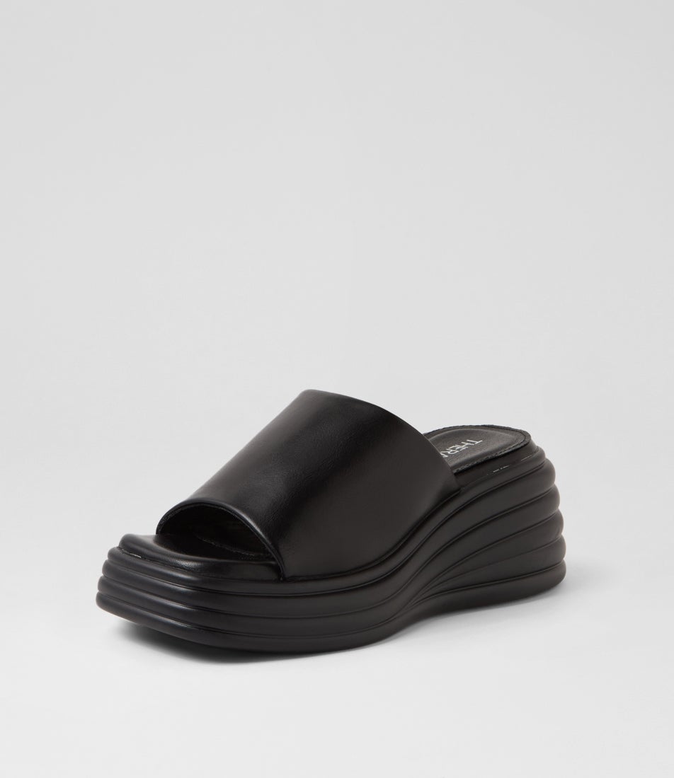 Flaunt Black Sandals
