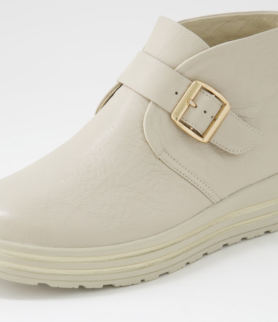 Vumba Xf Almond Leather Ankle Boots