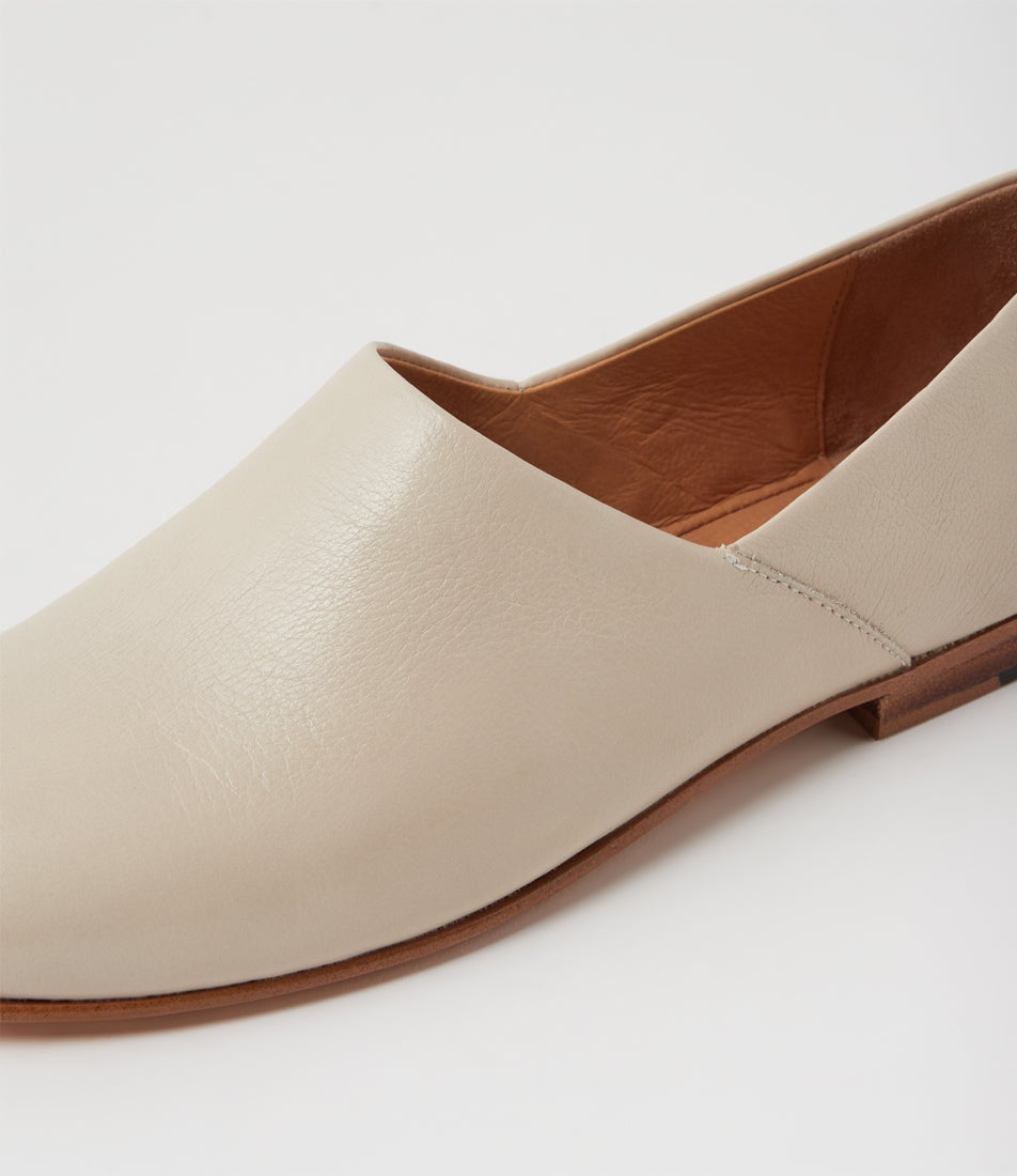 Umple Almond Leather Flat Shoes