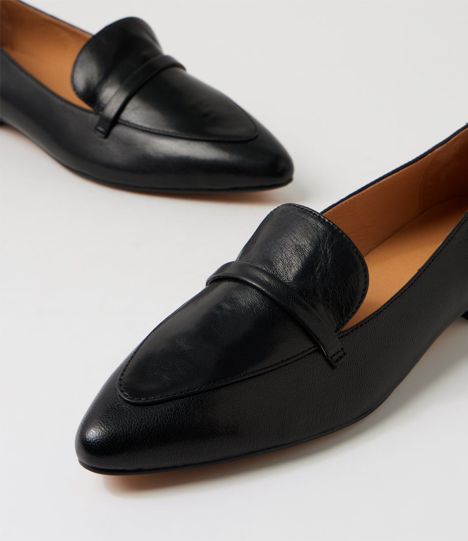 Daele Black Leather Flat Shoes