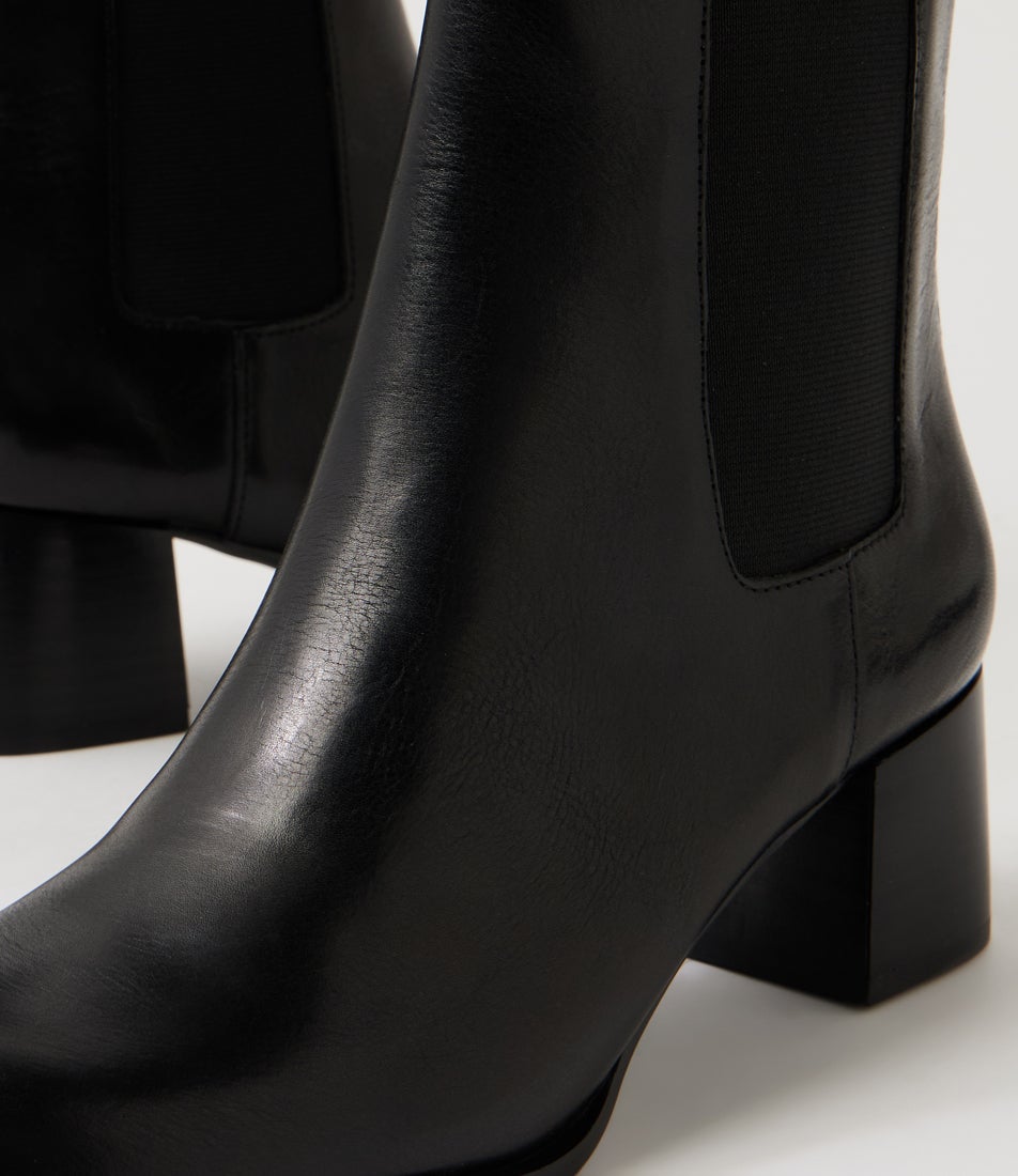 Leiven Black Leather Chelsea Boots