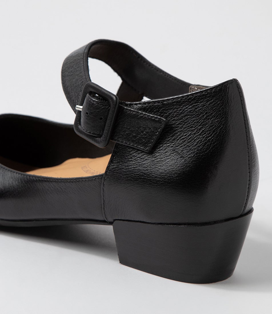 Qango Xw Black Leather Heels