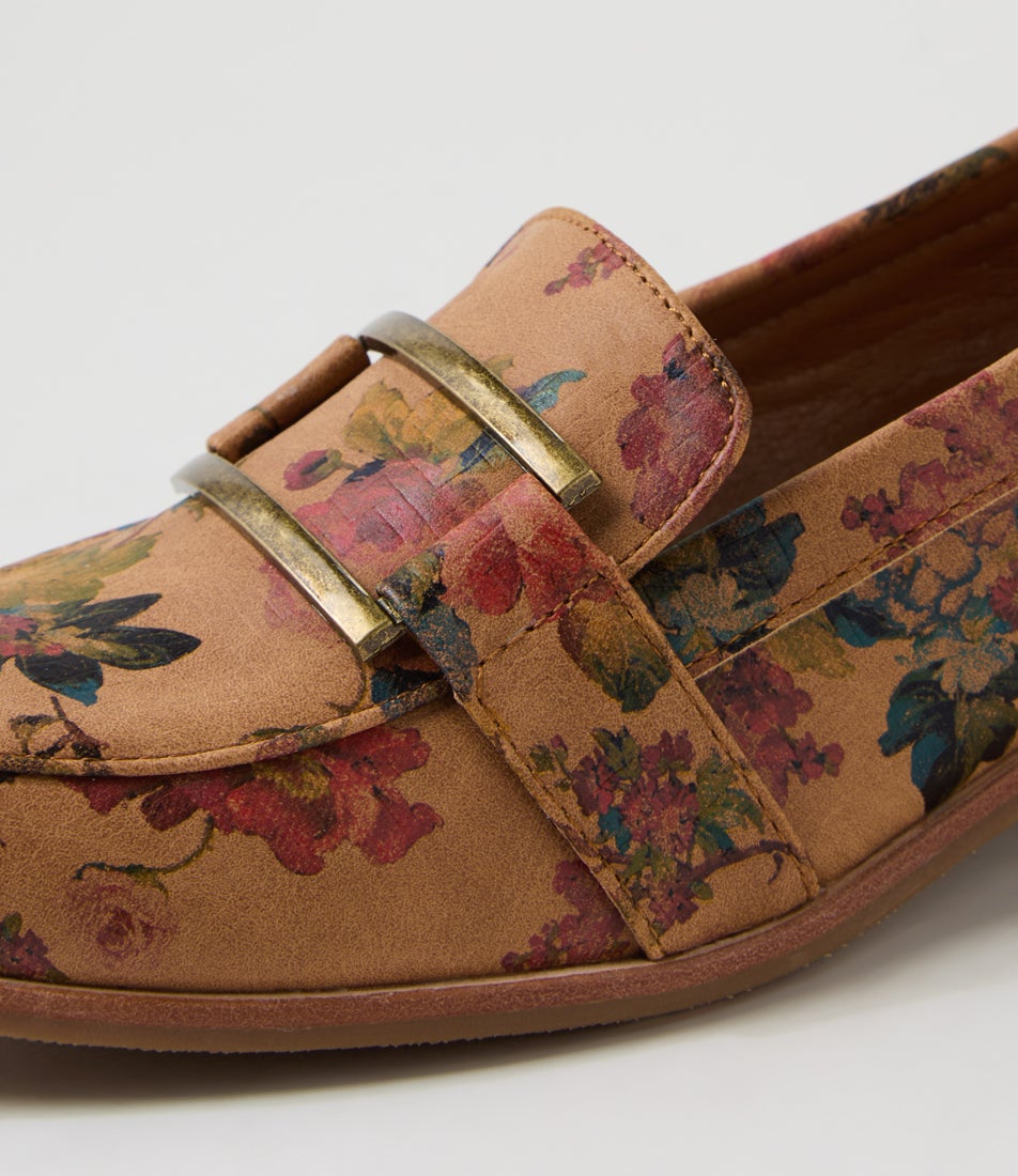 Hisho Tan Flower Hatch Loafers Hisho Tan Flower Hatch Loafers