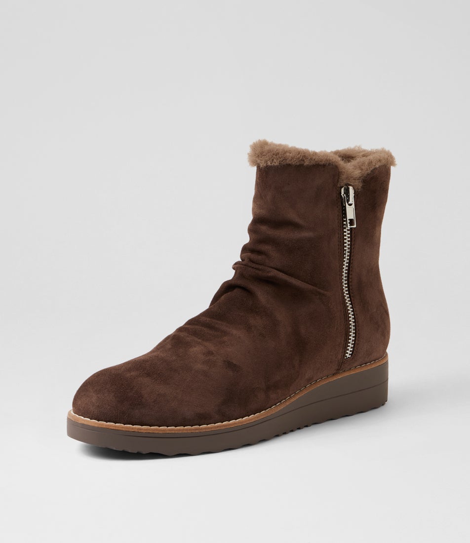 Omage Donkey Suede Ankle Boots