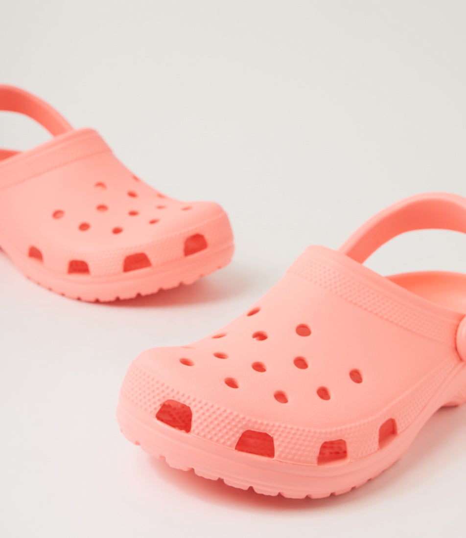 Classic Clog W Guava Croslite Sandals