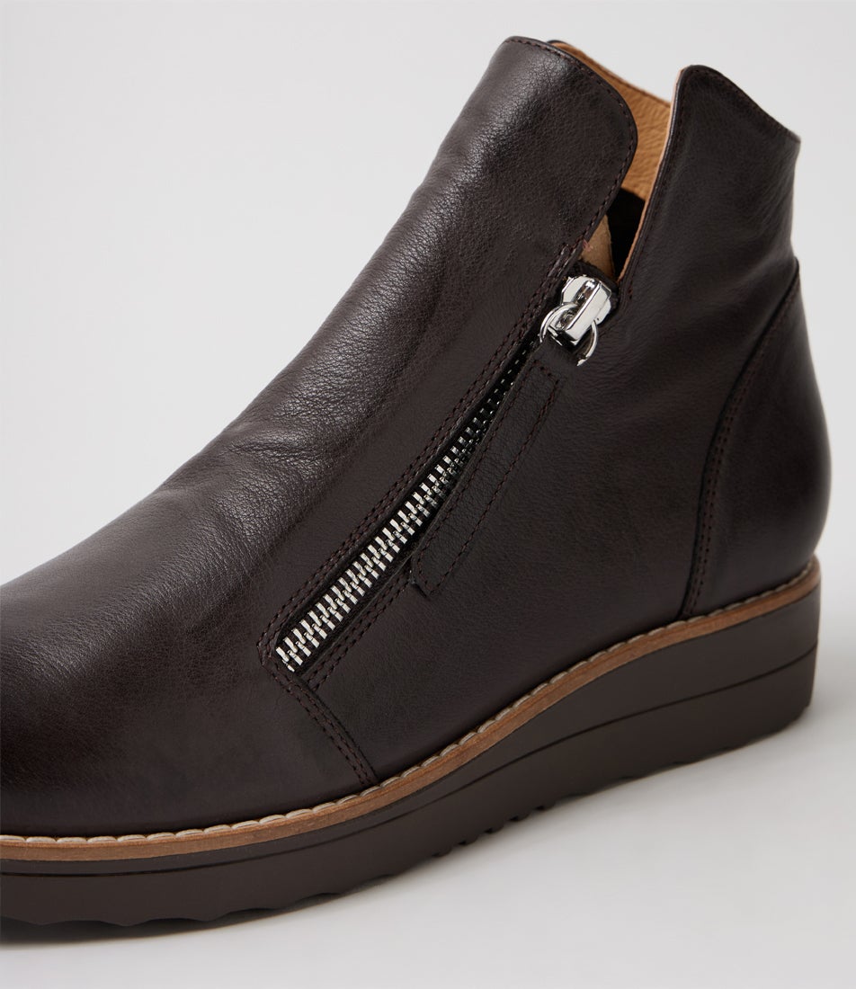 Ohmy Choc Leather Ankle Boots