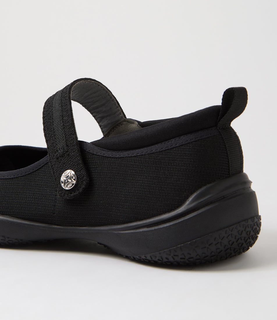 Selinne Black Knit Flat Shoes