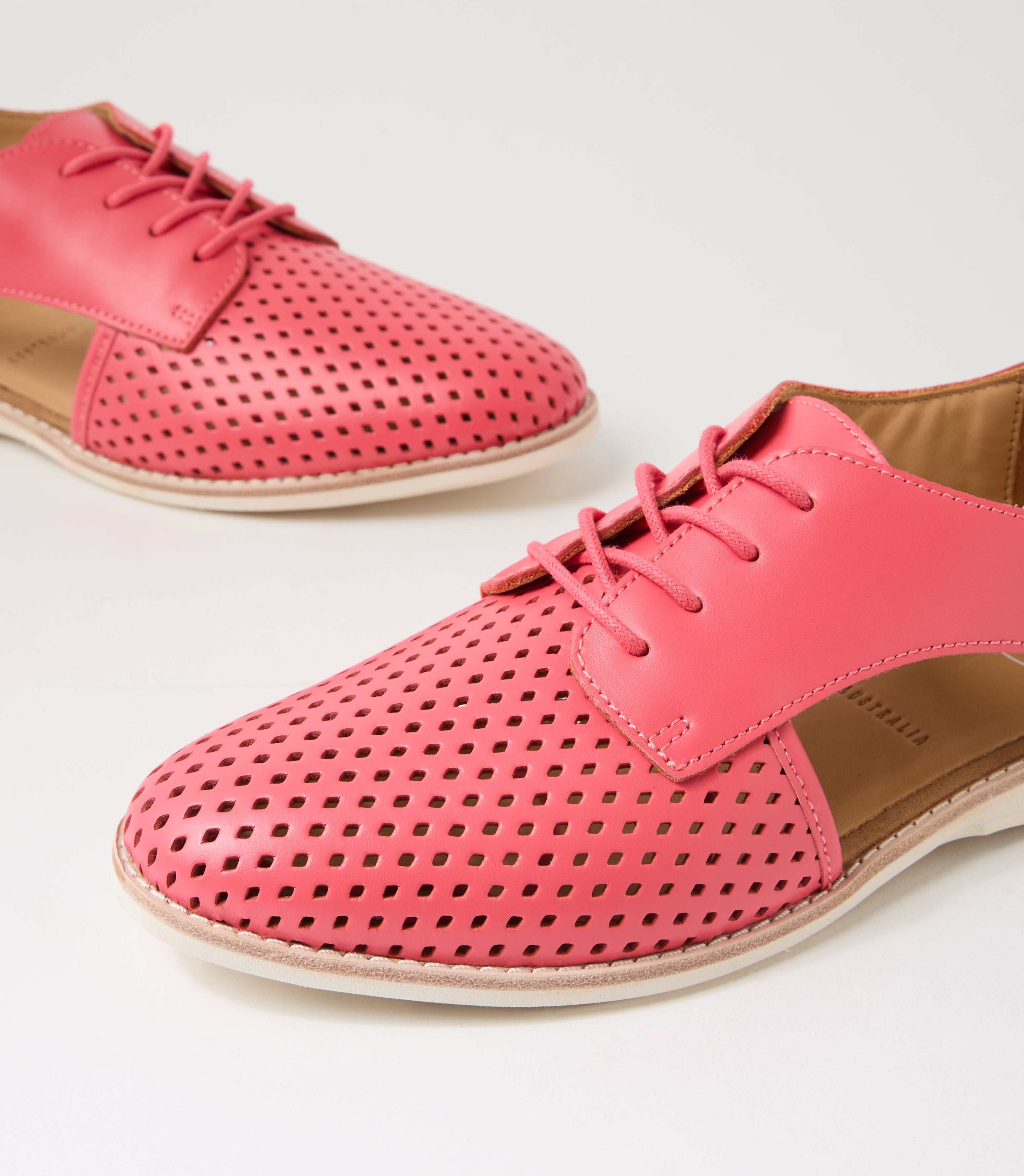 Sidecut Punch Punch Coral Leather Lace Up Flats