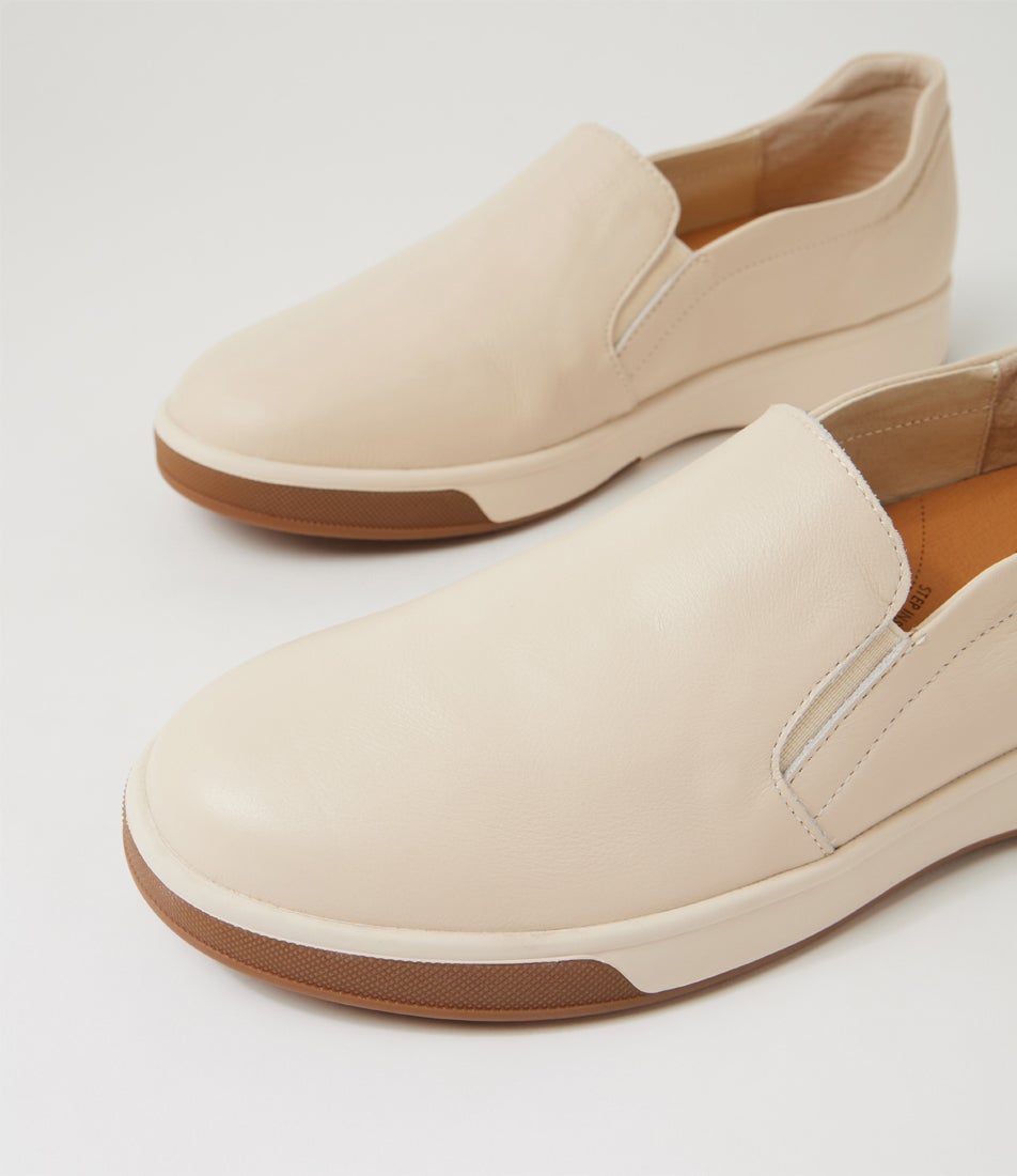 Alizah Xf Milk Leather Flat Shoes