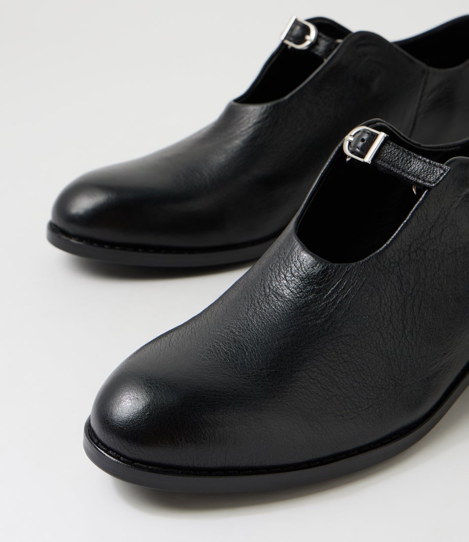 Nickelby Black Leather Flat Shoes