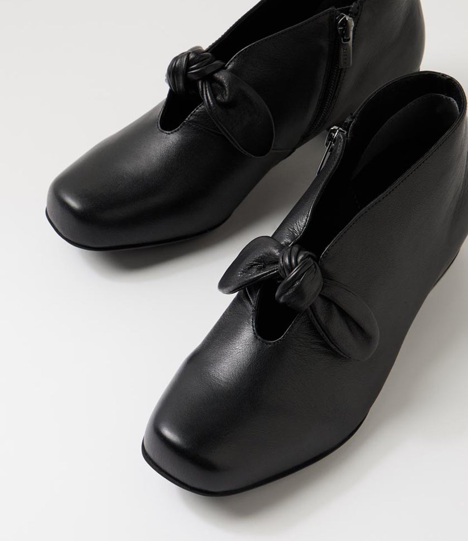 Qoppy Xw Black Leather Ankle Boots