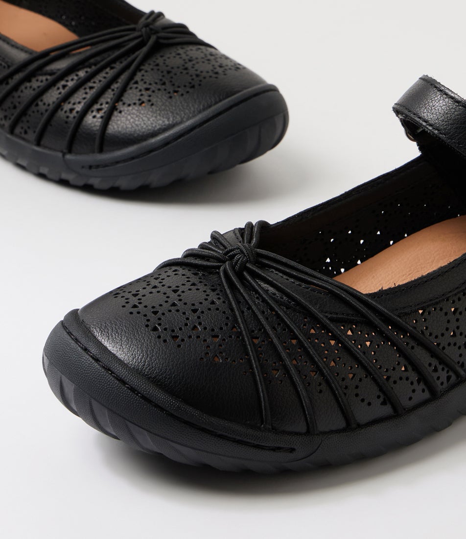 Tayie Black Leather Flat Shoes