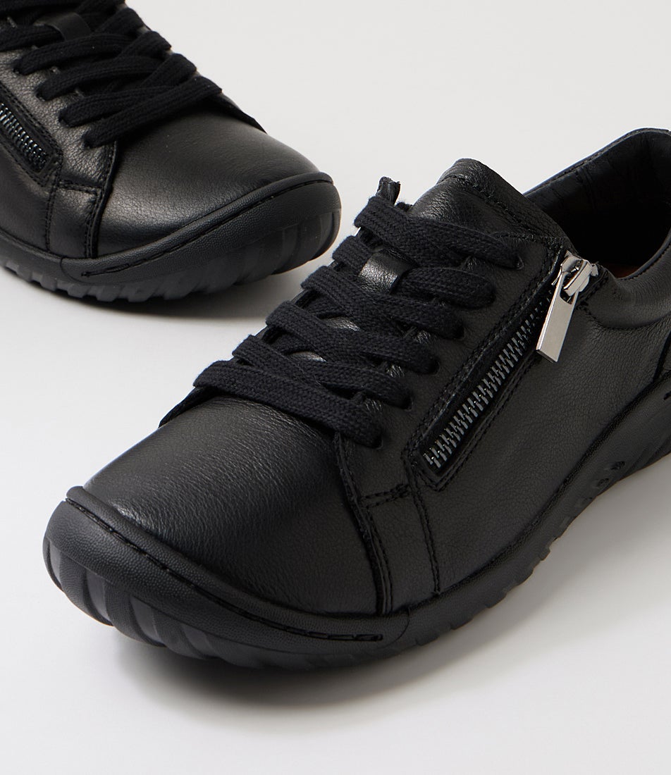 Travi Black Leather Sneakers