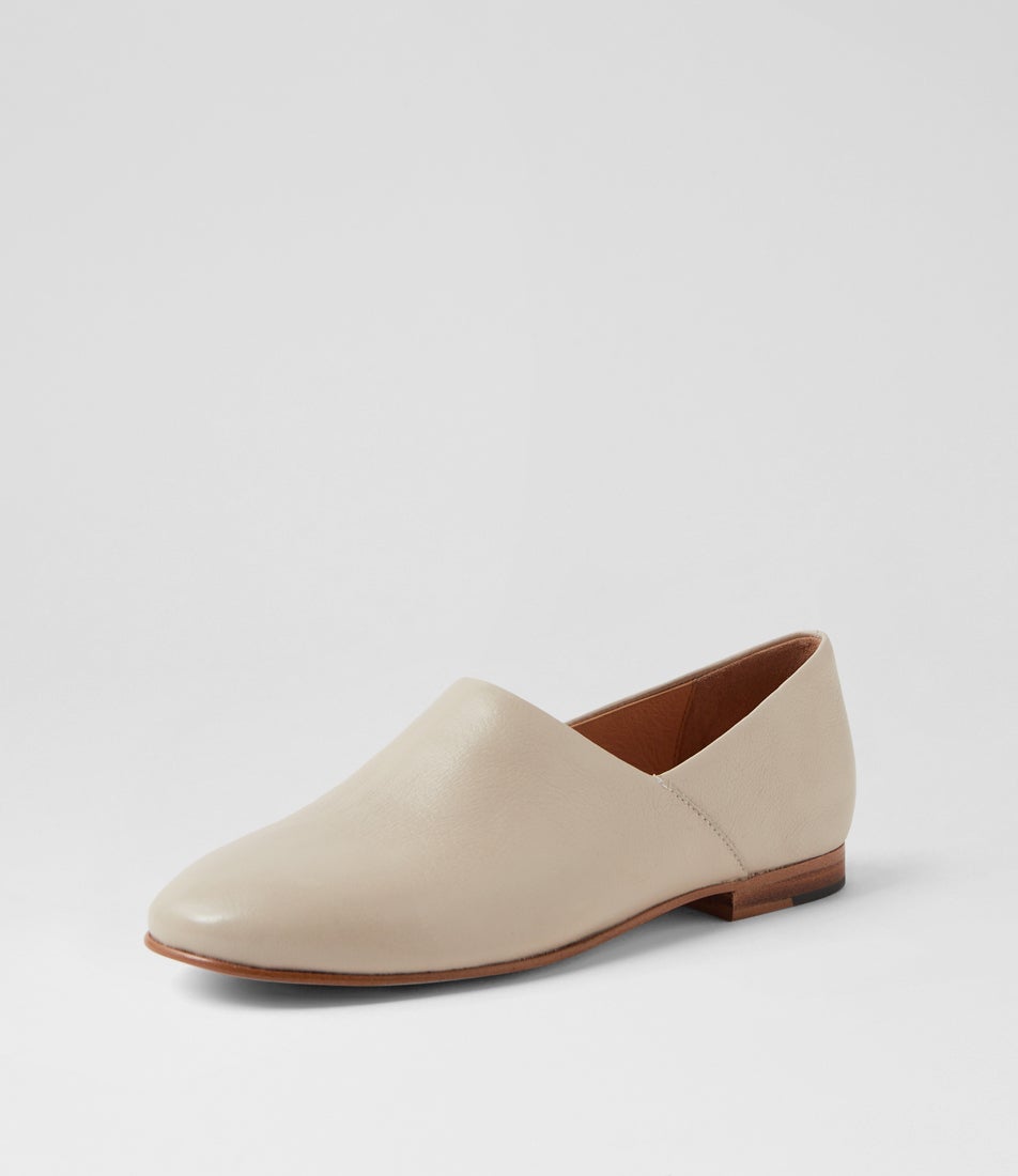 Umple Almond Leather Flat Shoes