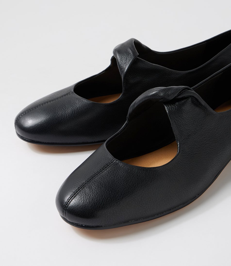 Ioyce Black Leather Flat Shoes