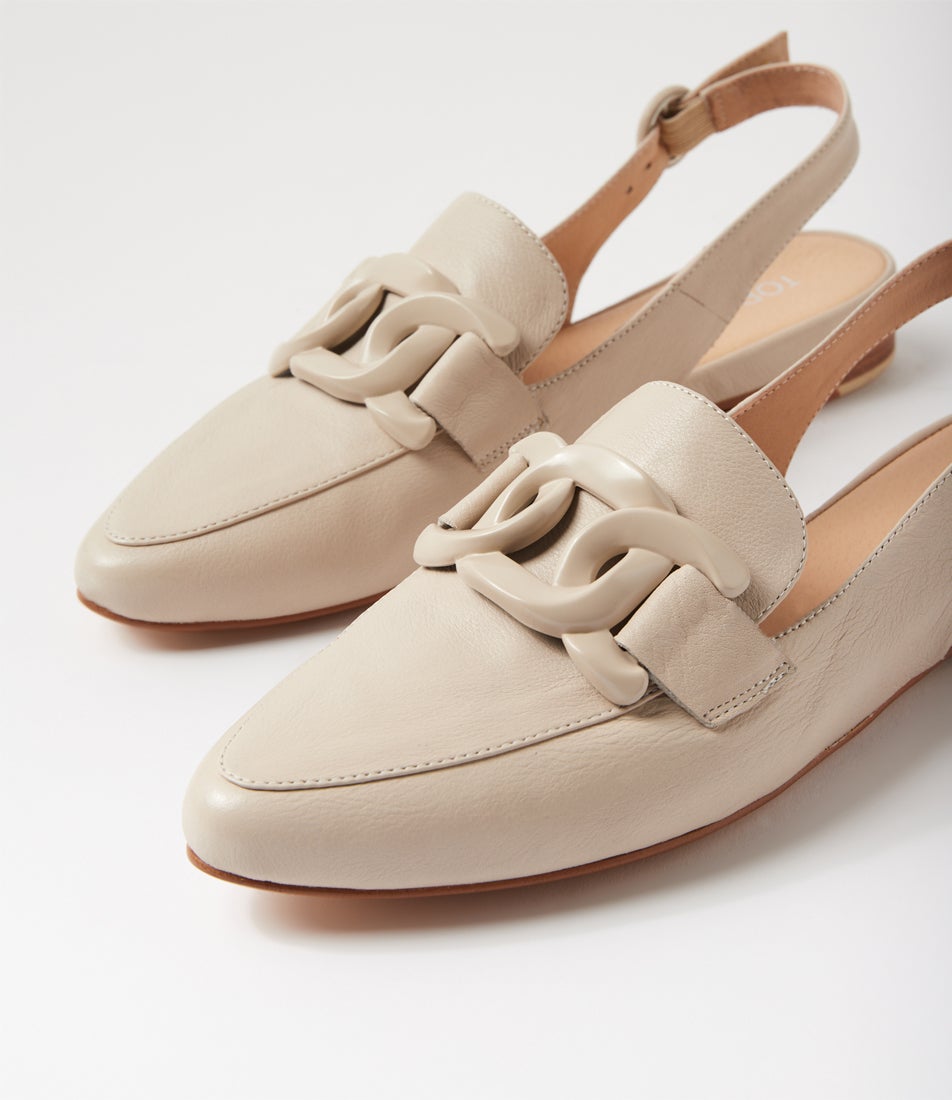 Favillas Almond Leather Flat Shoes