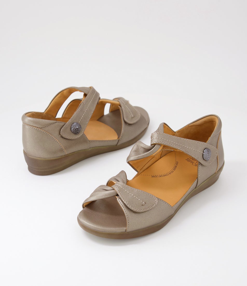 Doxie W Greige Leather Sandals