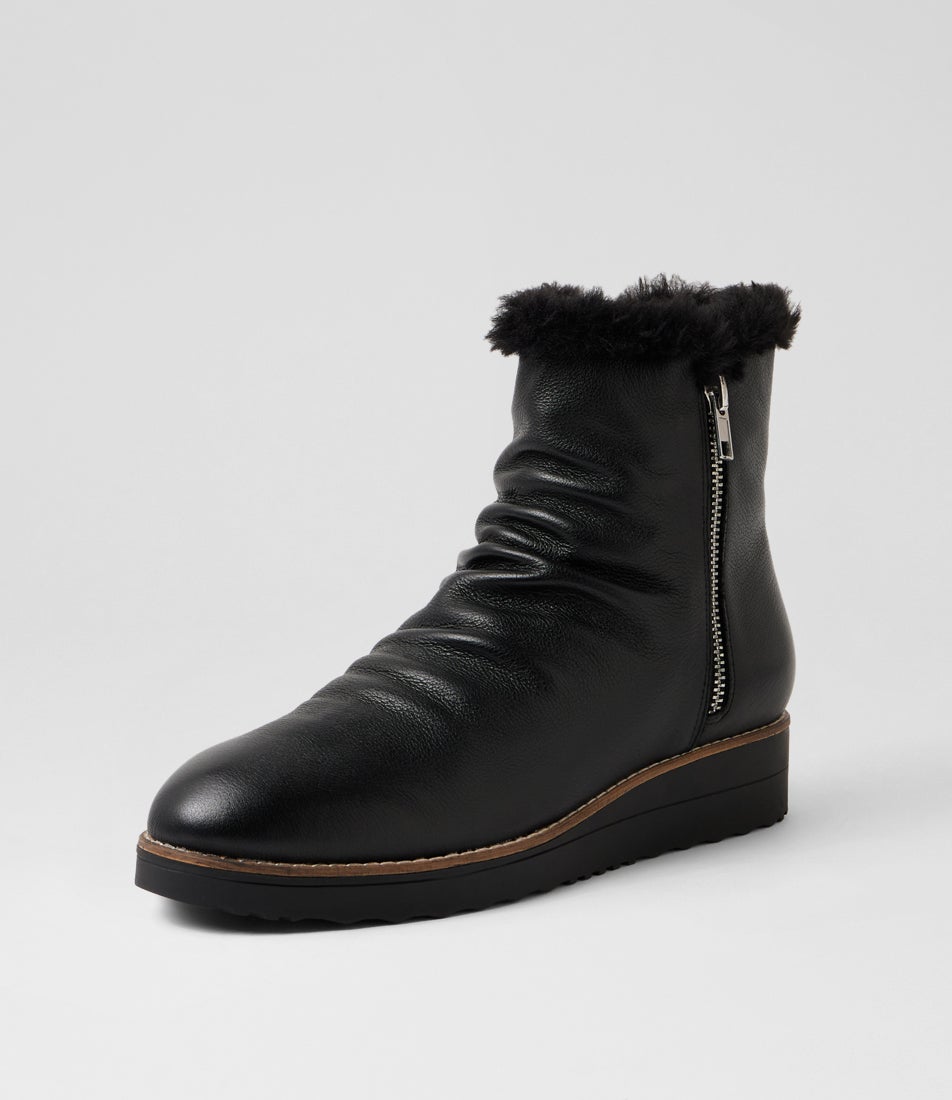 Omage Black Leather Ankle Boots