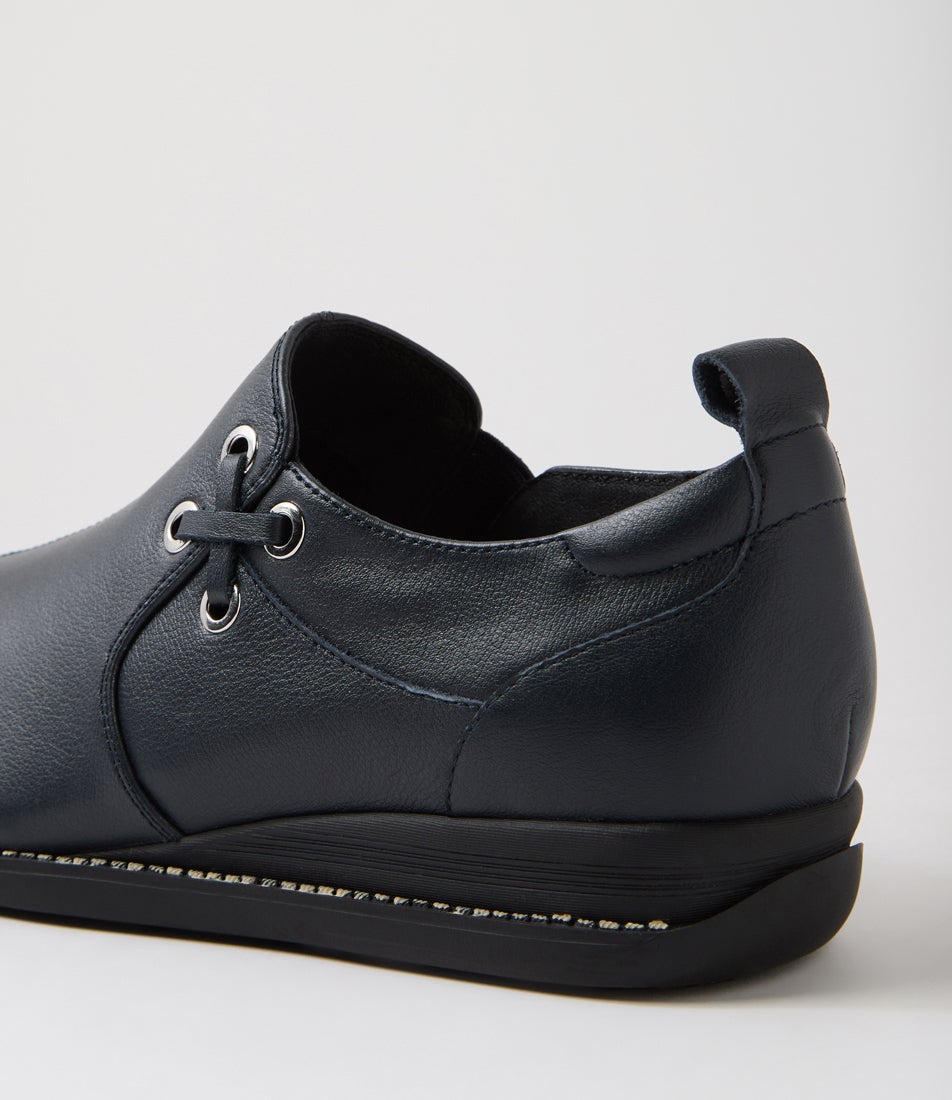 Ivyies Navy Leather Flat Shoes