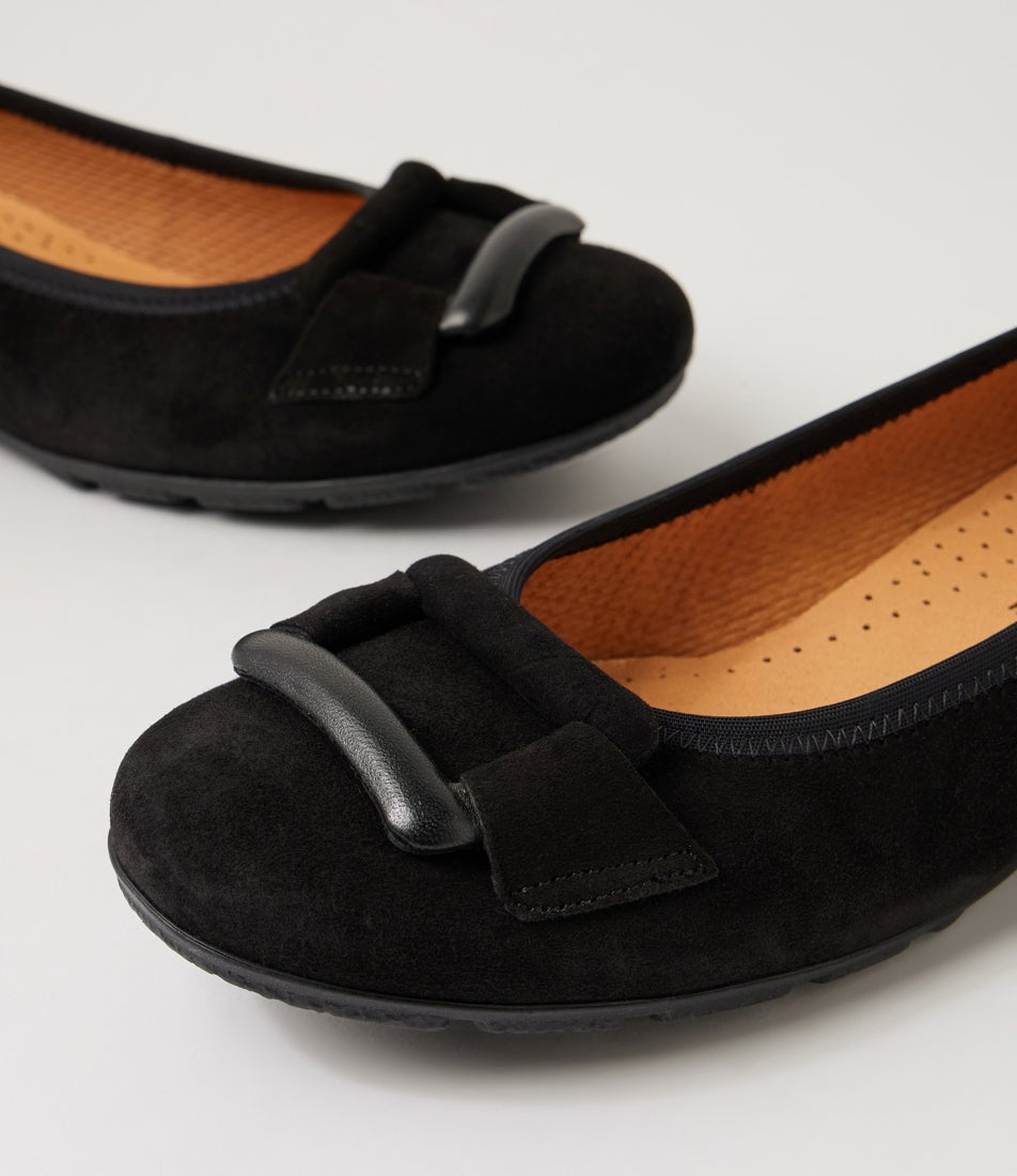 Sandya Schwarz Suede Flat Shoes