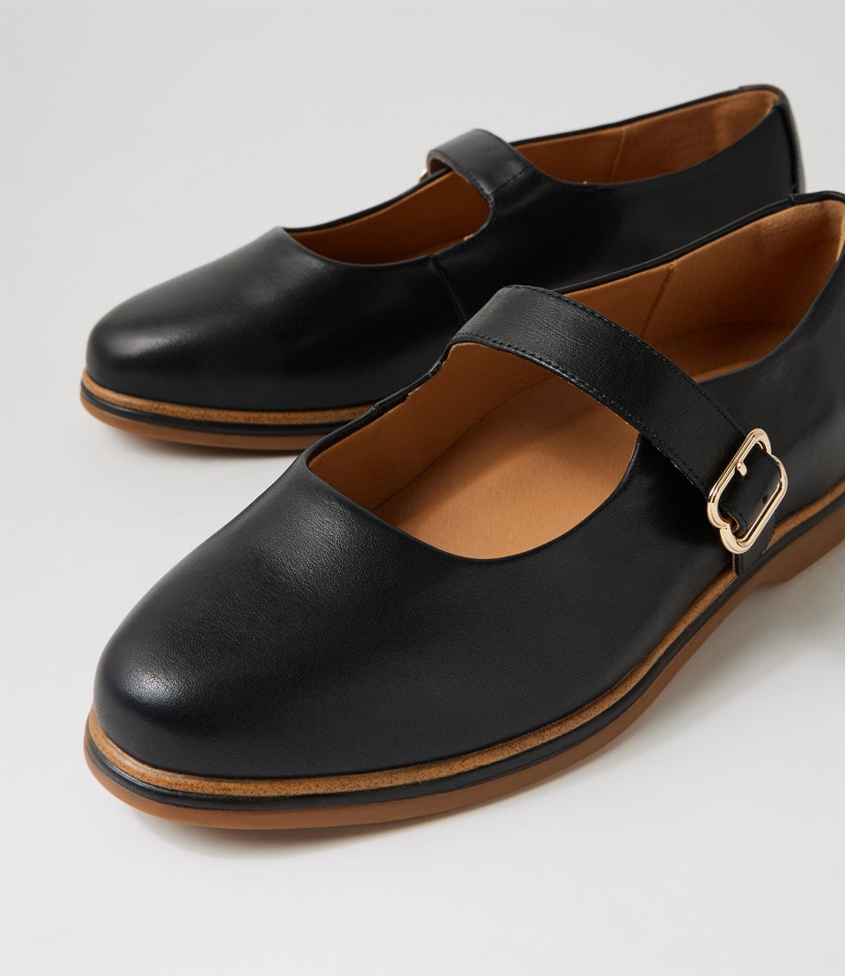 Gwen Black Leather Flat Shoes
