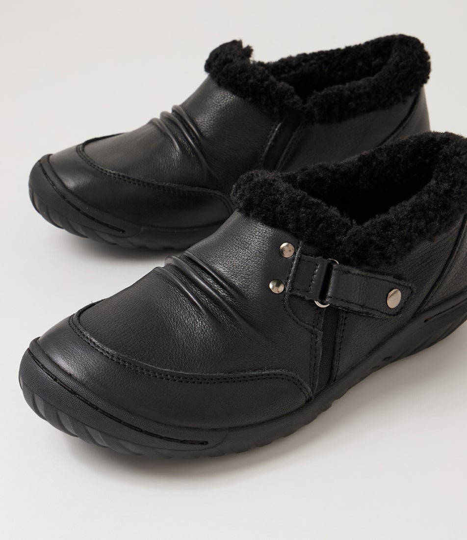 Tarvin Black Leather Flat Shoes